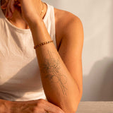Tatuaggio geometrico margherita e fiore di ciliegio