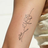 Tatuaggio rosa fineline amore