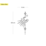 Tatuaggio con piccoli elementi di luna, stelle e sole