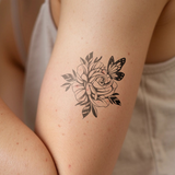 Tatuaggio rosa con farfalla