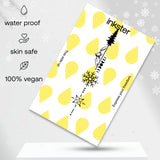 Abete con vari elementi invernali