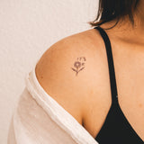 Fiore con scritta "It's ok"