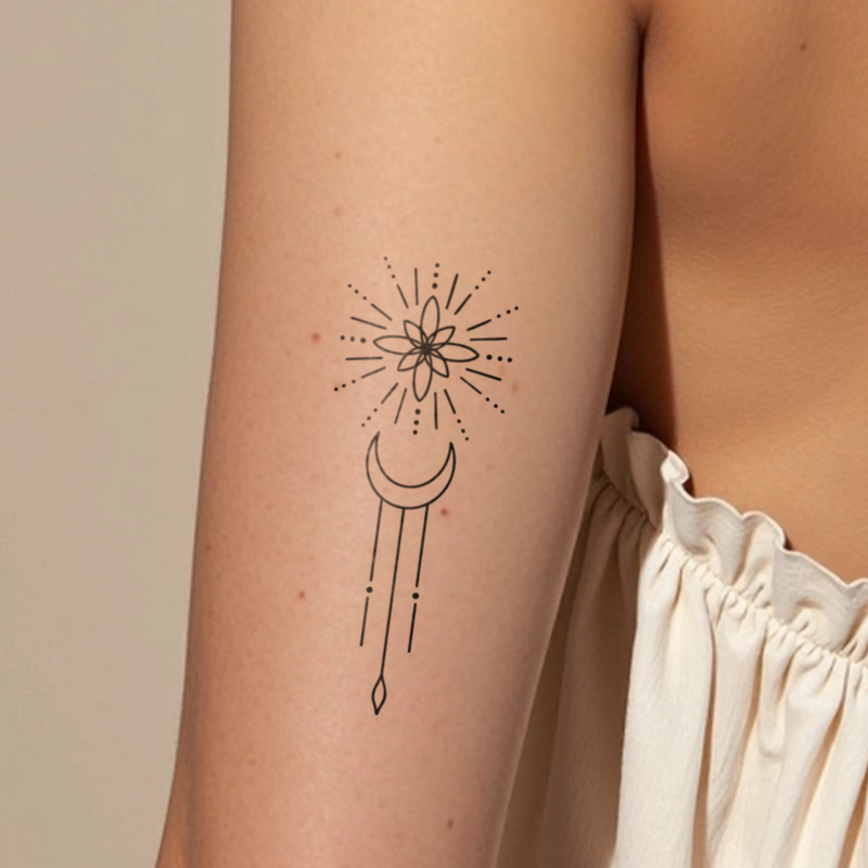 Tatuaggio ornamentale geometrico luna