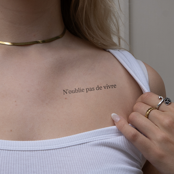 Scritta "N'oublie pas de vivre"