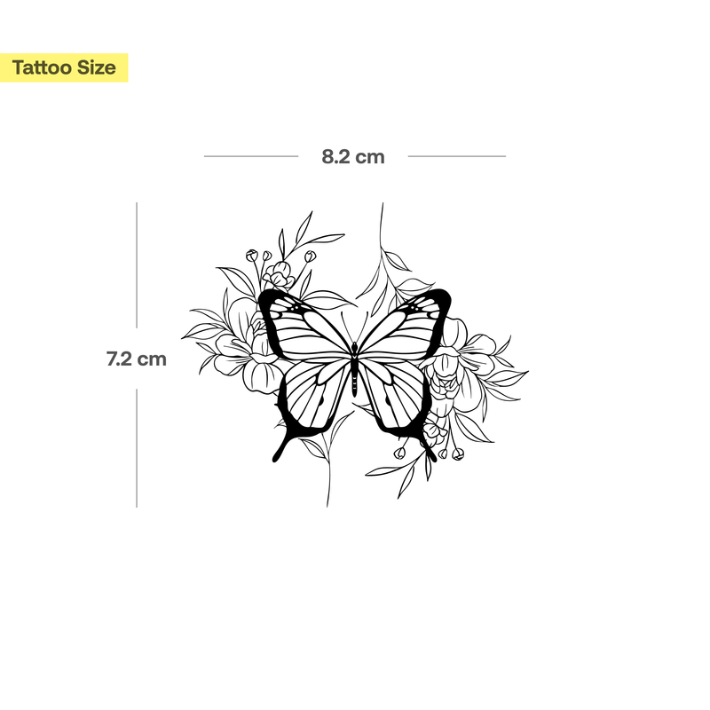 Tatuaggio farfalla circondata da fiori
