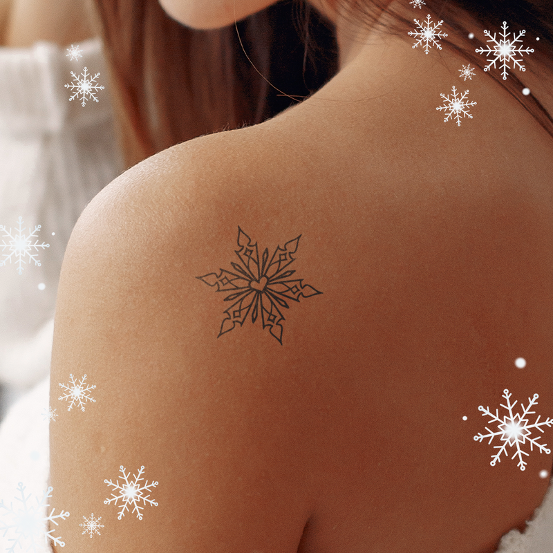 Tatuaggio con fiocco di neve a forma di cuore