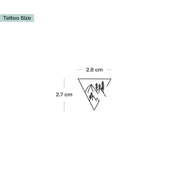 Tatuaggio con triangolo e montagne